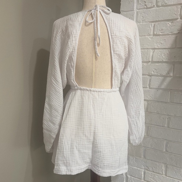 Every White Long-Sleeve Mini Dress with open back - Picture 2 of 3